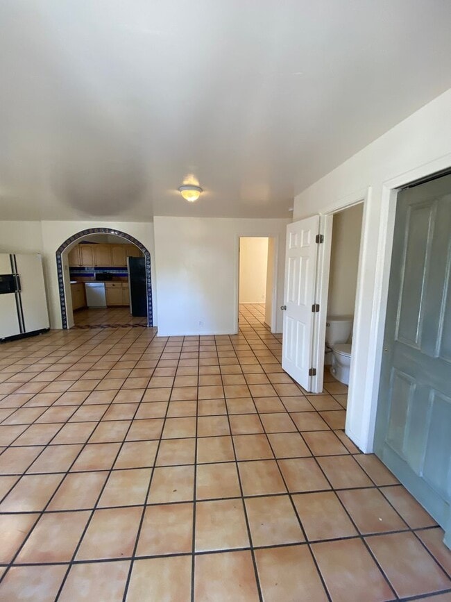 Building Photo - 6636 Del Playa Dr