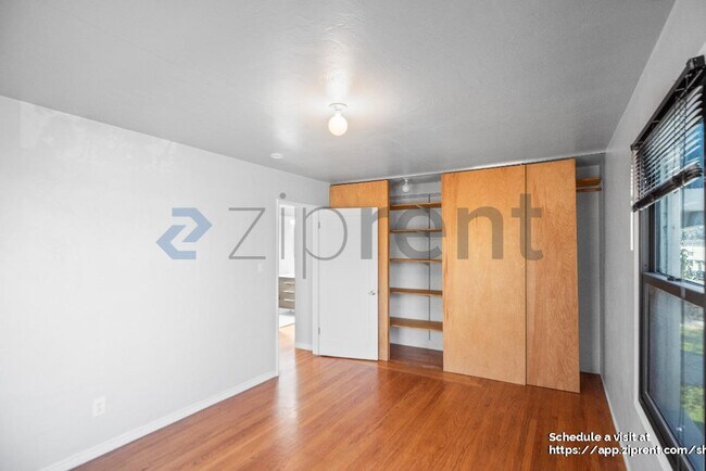 Building Photo - 903 61st St