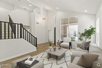 Building Photo - 10118 E Meadow Hill Dr