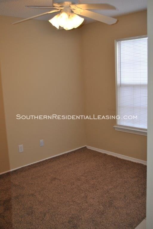 Building Photo - 880 Willow Bridge Dr W
