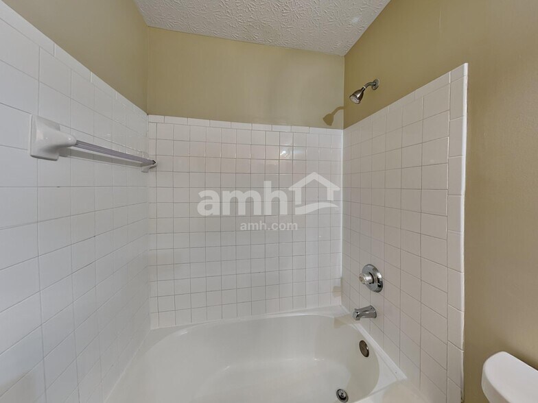 Building Photo - 1840 Pine Grove Pl