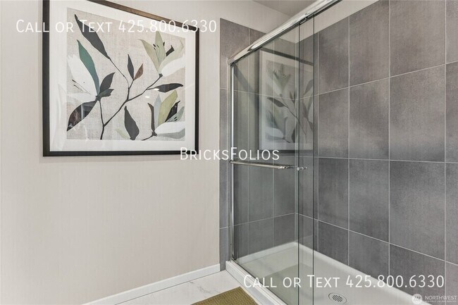 Building Photo - 2423 Hyde Ct NE