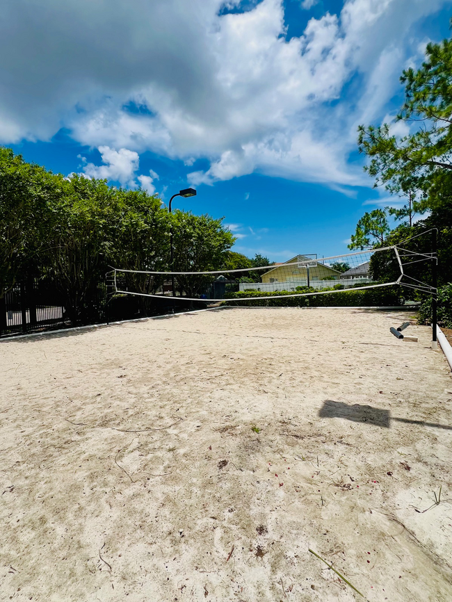 Building Photo - 515 Somerhill Dr NE
