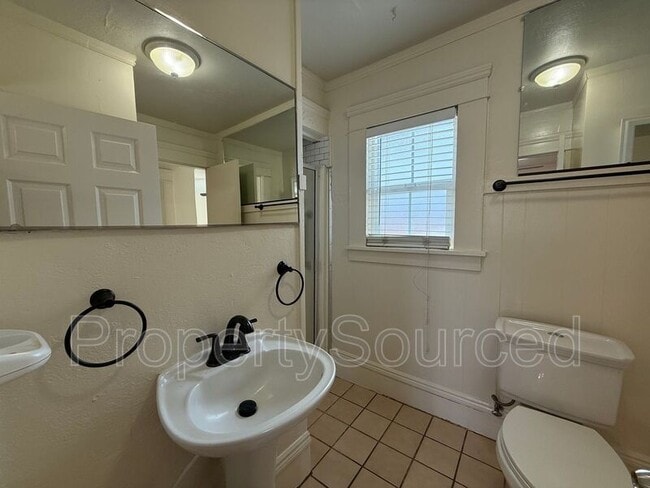 Building Photo - 949 Windeler Ave