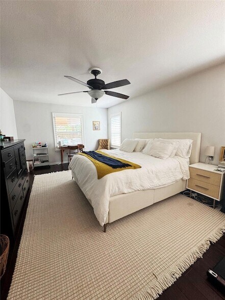 Building Photo - 4803 Woodside Dr