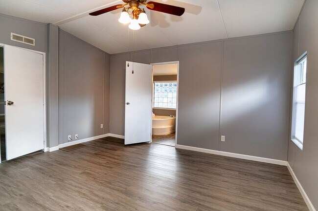 Building Photo - Home on half acre with land and storage