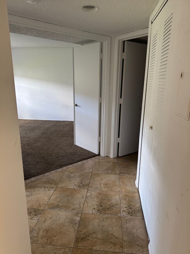 Building Photo - Great rent and a great community