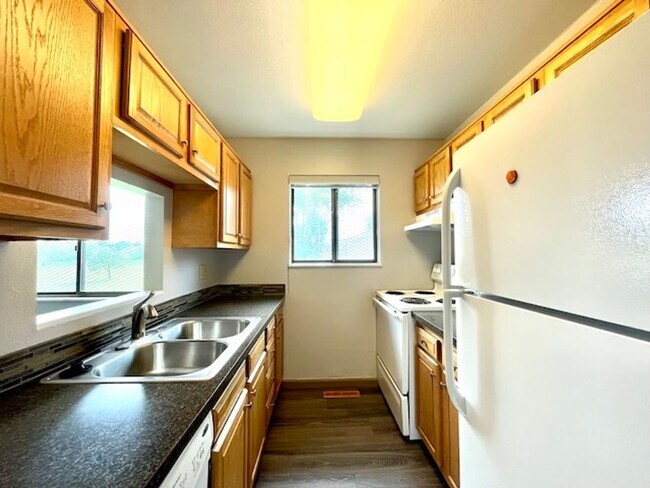 Building Photo - 8783 Chase Dr