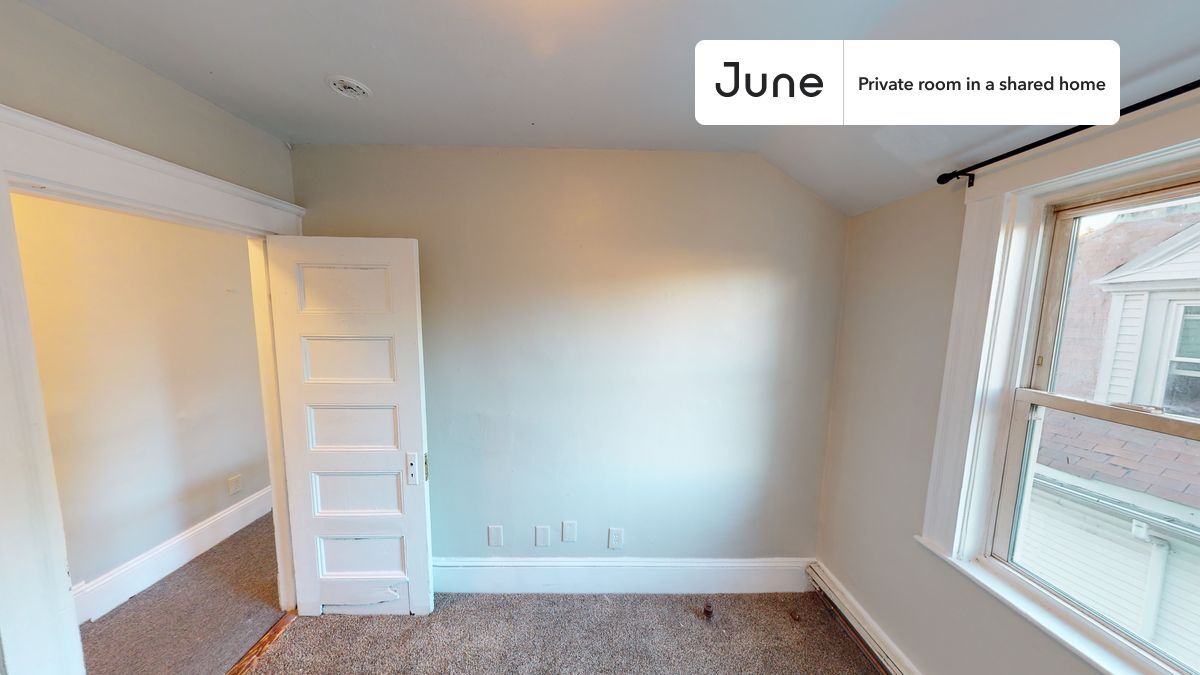 Building Photo - Room in Shared 5 bed/2 bath home