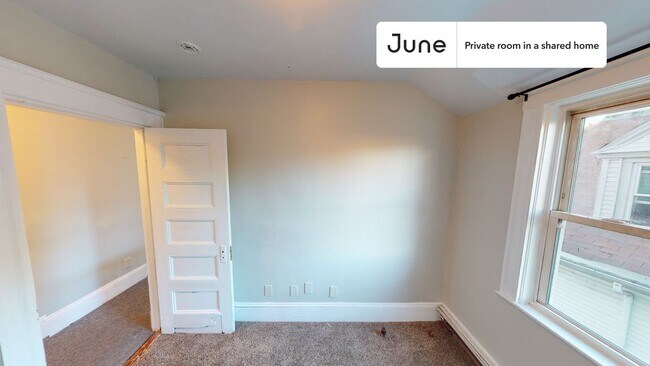 Building Photo - Room in Shared 5 bed/2 bath home