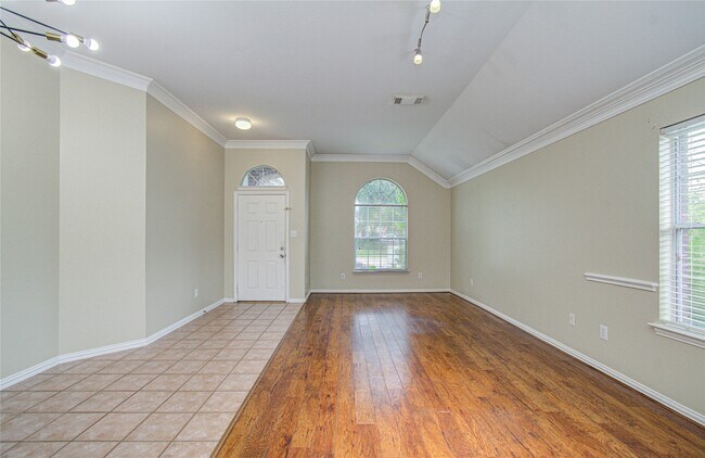Building Photo - 18223 Heathridge Ln