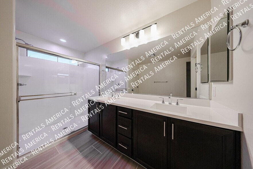 Building Photo - 4215 S 58th Ln