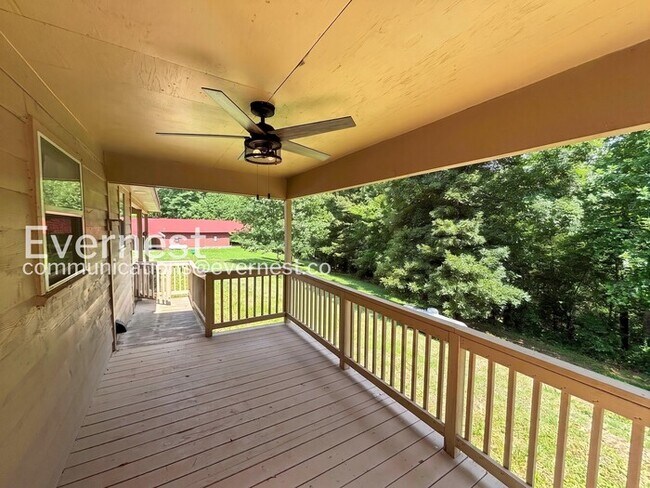 Building Photo - 2 Bed/1 Bath Home with Carport / Pet-Friendly / Available Now!