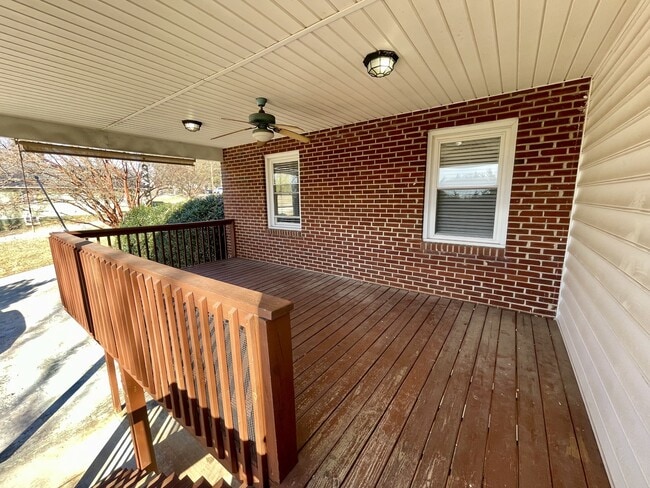 Building Photo - 2421 Old Forest Rd