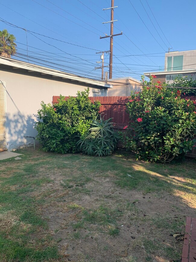 Building Photo - 1923 19th St