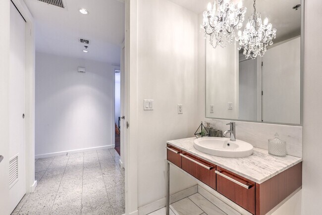 Building Photo - 4471 Dean Martin Dr