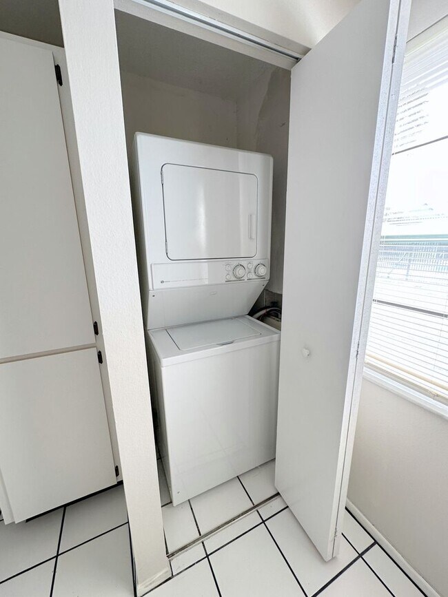 Building Photo - Quaint 2BR/2BA Citrus Park End Unit Condo ...