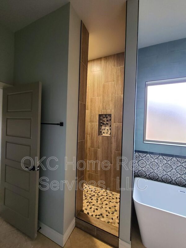 Building Photo - 4800 Hambletonian Ln