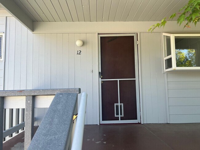 Building Photo - Serene two bedroom condo near Oak Knoll Golf Course | Available Now