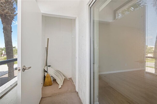 Building Photo - 2585 Countryside Blvd