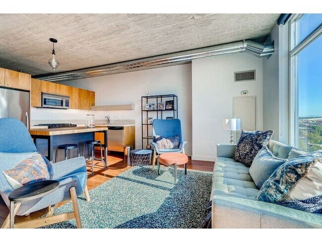 Building Photo - Fully Furnished Modern Condo with All Utilities Included in Goose Hollow!