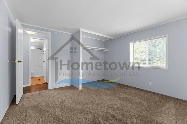 Building Photo - 3 Bedroom 2 Bathroom Home with Off-Street ...
