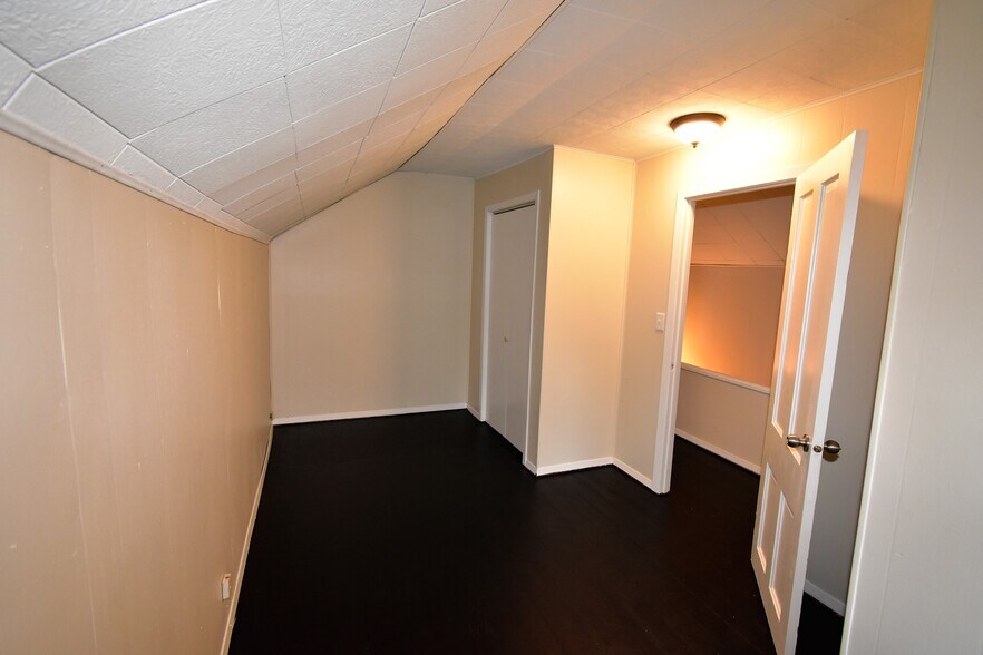 Building Photo - 1211 Summit St