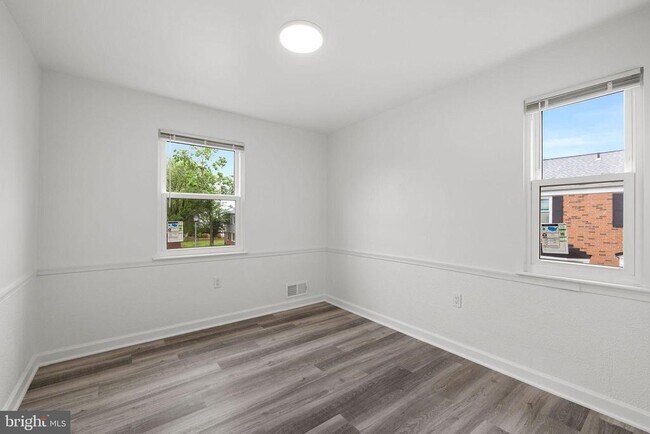 Building Photo - 8157 Community Dr