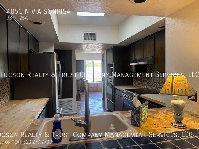 Building Photo - 4851 Vía Sonrisa