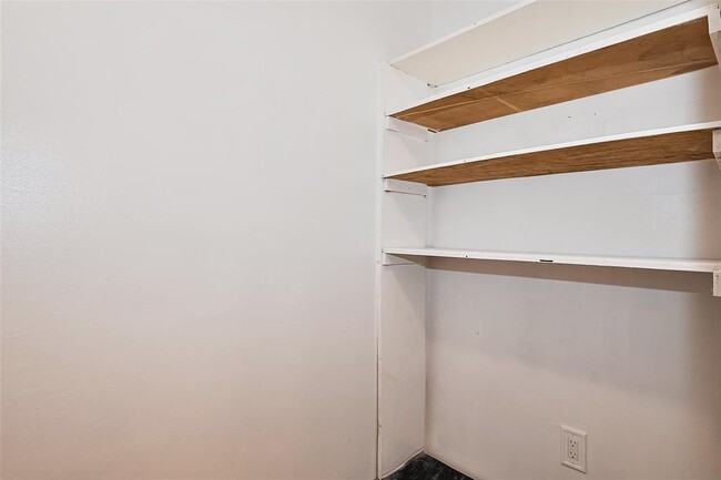 Building Photo - 25303 Lynbriar Ln