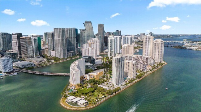 Building Photo - 540 Brickell Key Dr