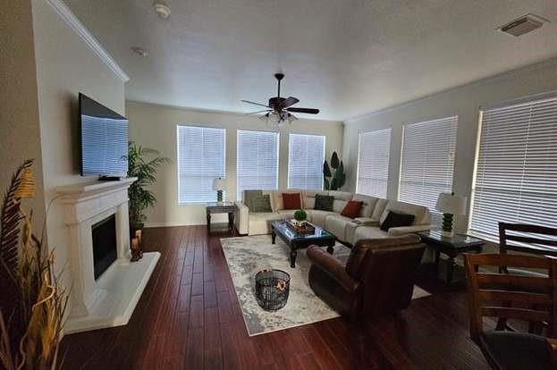 Building Photo - 215 Lairds Dr