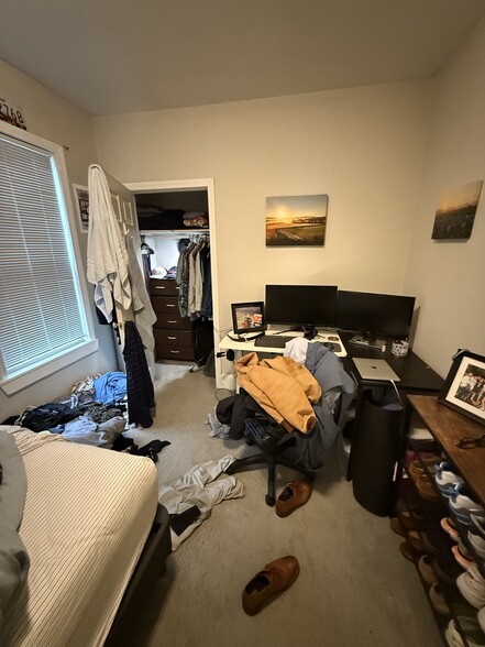 Building Photo - 148 Hillside St