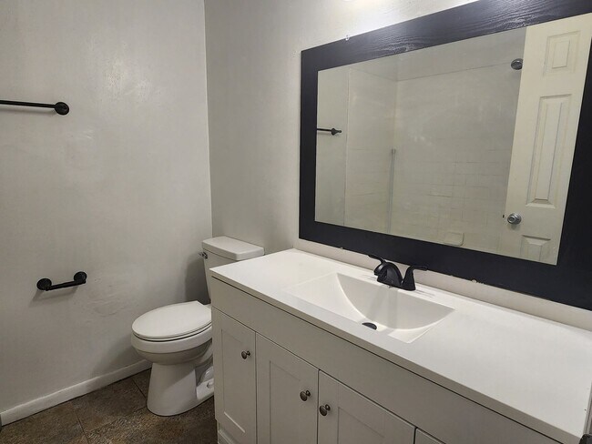 Building Photo - 1559 Hammock Dr