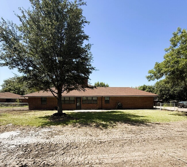 Building Photo - 11 Maree Ct