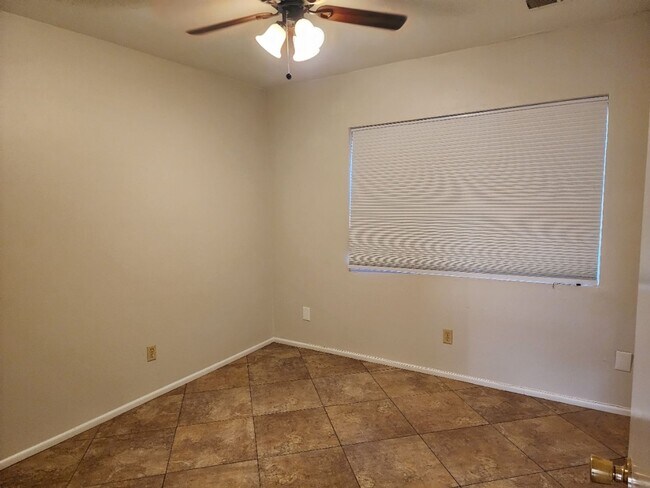 Building Photo - 2 bedroom 2 bath home in Villa De Paz golf community