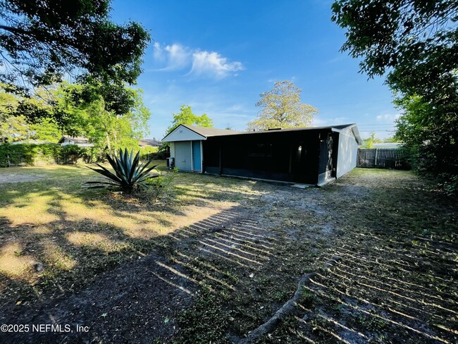 Building Photo - 10824 Indies Dr N