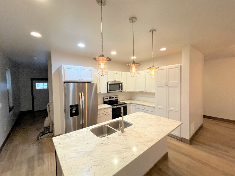 Building Photo - 1403 Westwood Cir