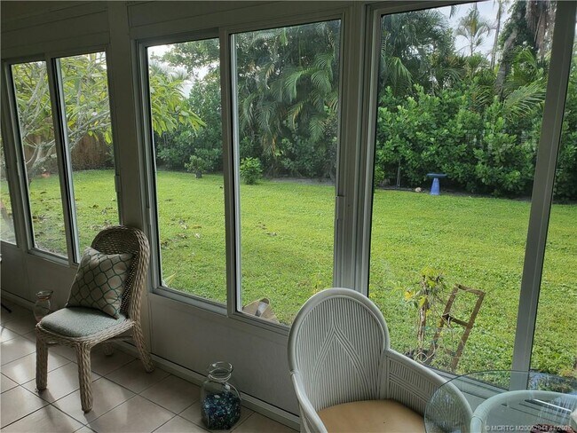 Building Photo - 590 NE Lima Vias