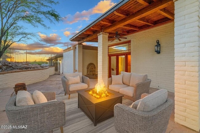 Building Photo - 2940 E Camino Juan Paisano