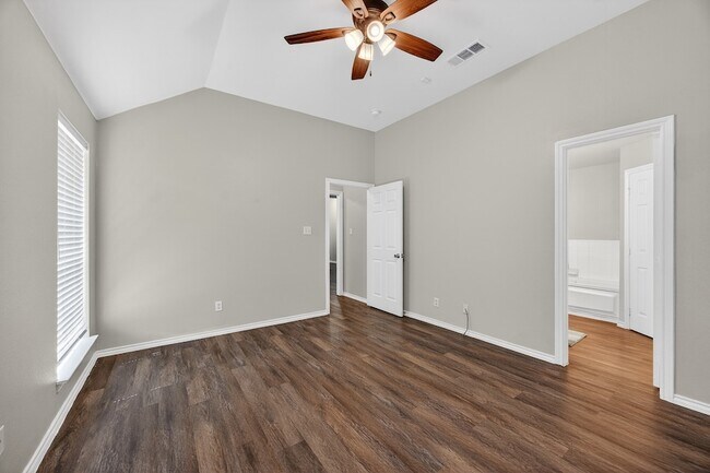 Building Photo - 3205 Carverly Ave