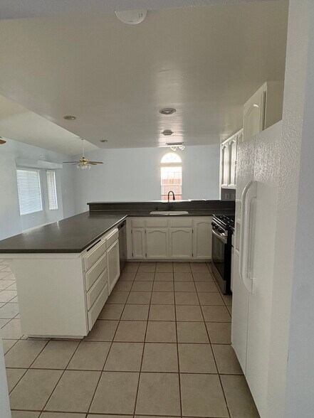 Building Photo - 3800 Collier St