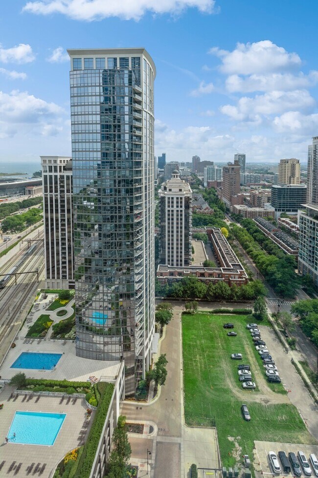 Building Photo - 1211 S Prairie Ave