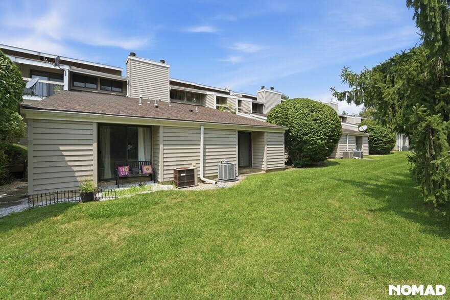 Building Photo - 12 Evergreen Dr