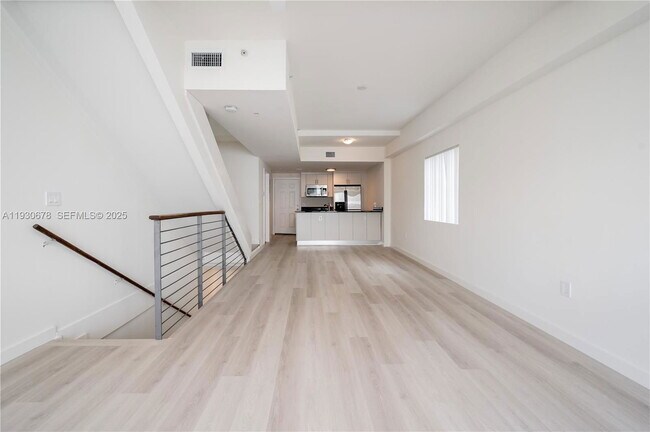 Building Photo - 1712 SW 2nd Ave