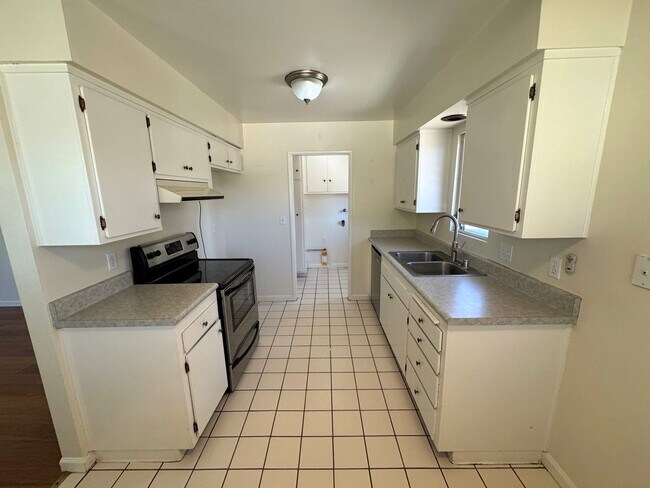Building Photo - 9304-9306 ElCajon