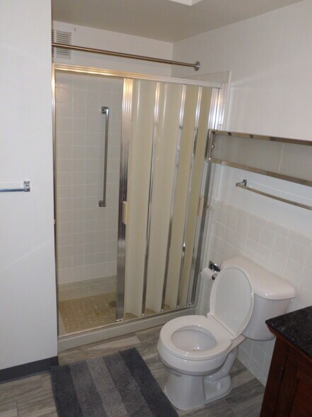 Master Bathroom - 745 S Alton Way