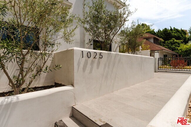Building Photo - 1025 Euclid St