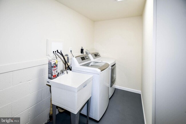 Building Photo - 6584 Madrigal Terrace