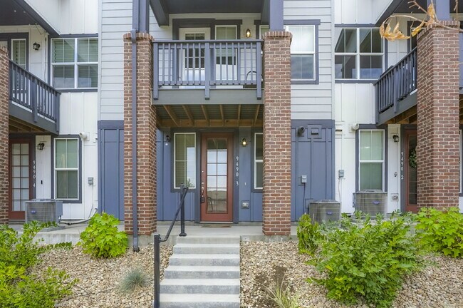 Building Photo - 2-Bed, 2.5-Bath Townhome — 2 Weeks Free Rent!